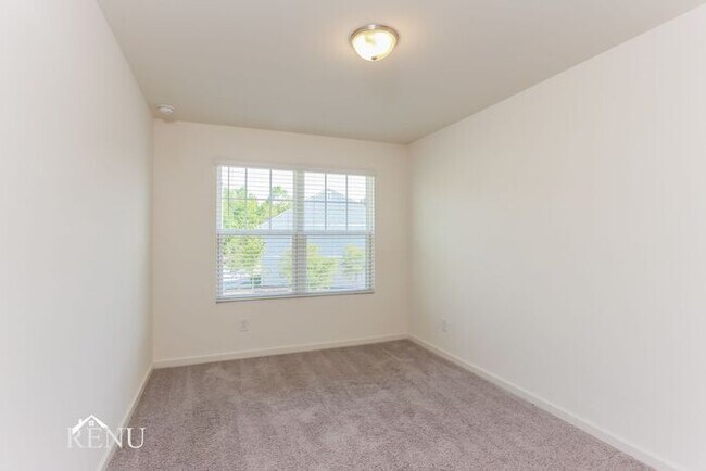 Building Photo - 3133 Journal Ct