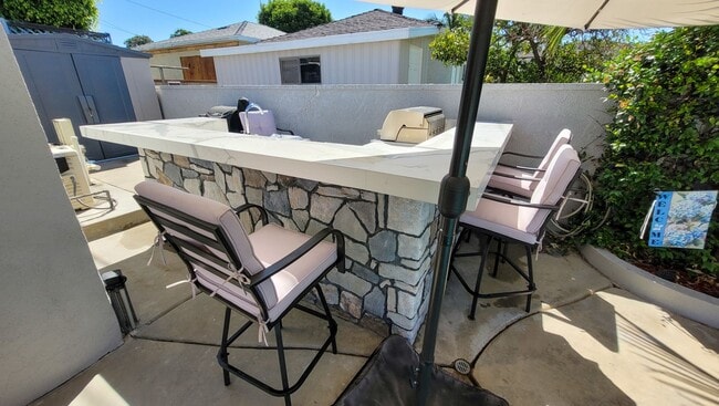 Building Photo - Coming Soon! 3 Bed 1.5 Bath House with Pool!