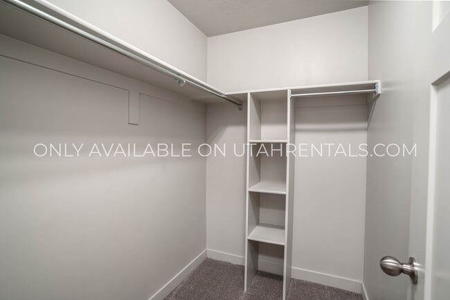 Building Photo - 662 E 355 N