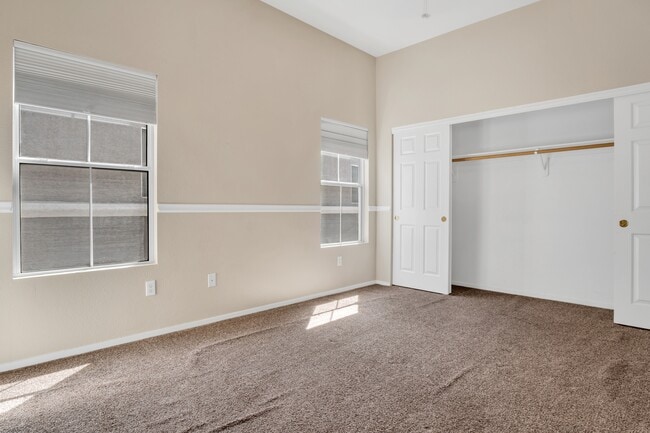 Building Photo - 10245 S Maryland Pkwy