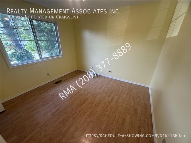 Building Photo - 3540 S Summerset Way