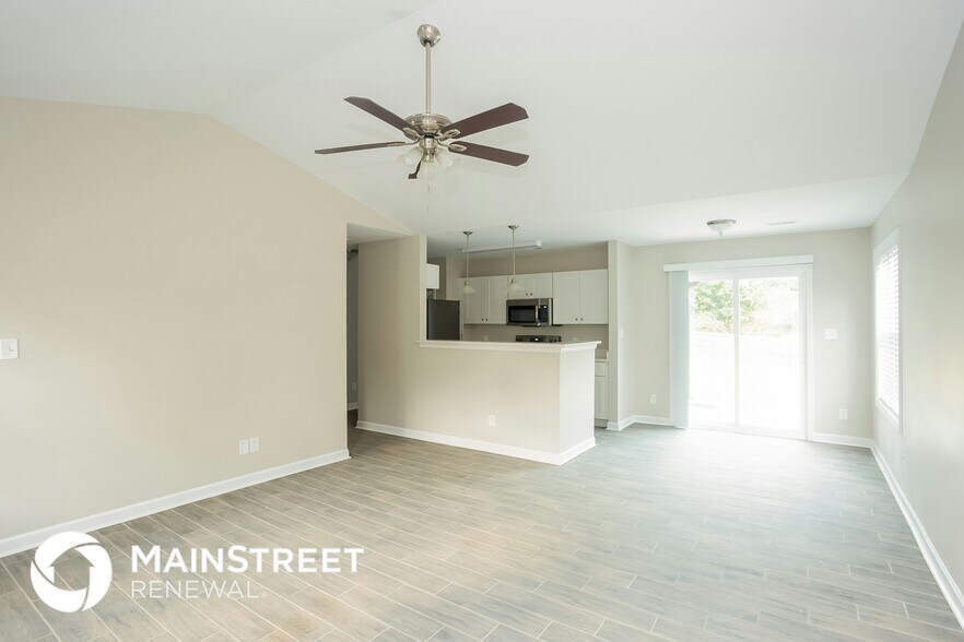 Building Photo - 1102 Skyland St