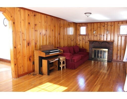 Building Photo - 211 Elm St