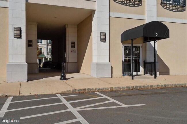 Building Photo - 2 N Commerce Square