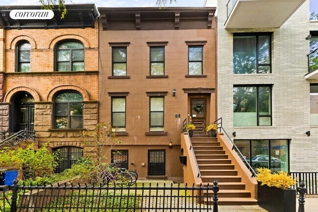 Building Photo - 620 Monroe St