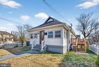 Building Photo - 4815 Jay St NE