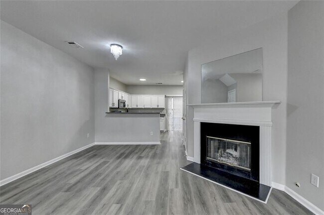 Building Photo - 903 Redwood Dr