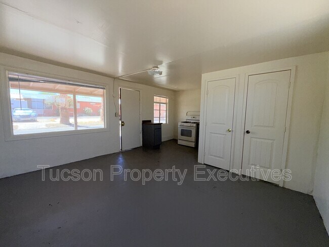 Building Photo - 3314 E Benson Hwy