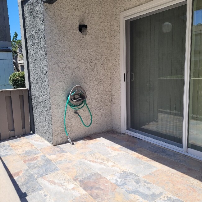 Building Photo - 2845 S Fairview St