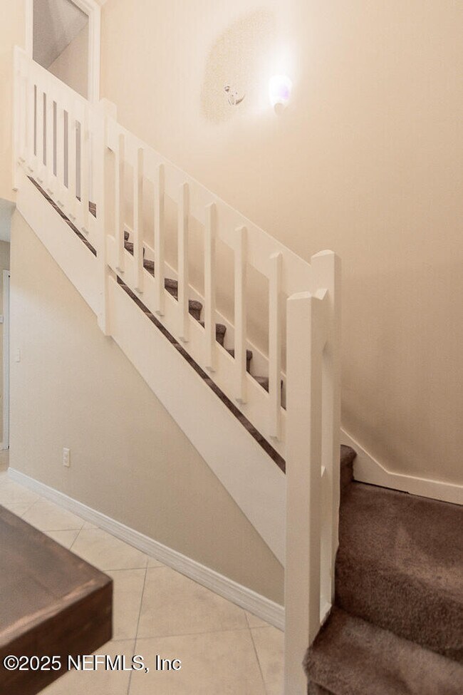 Building Photo - 11060 Wandering Oaks Dr