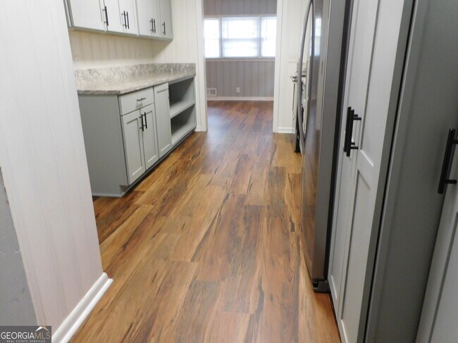 Building Photo - 893 Andrews Dr NW