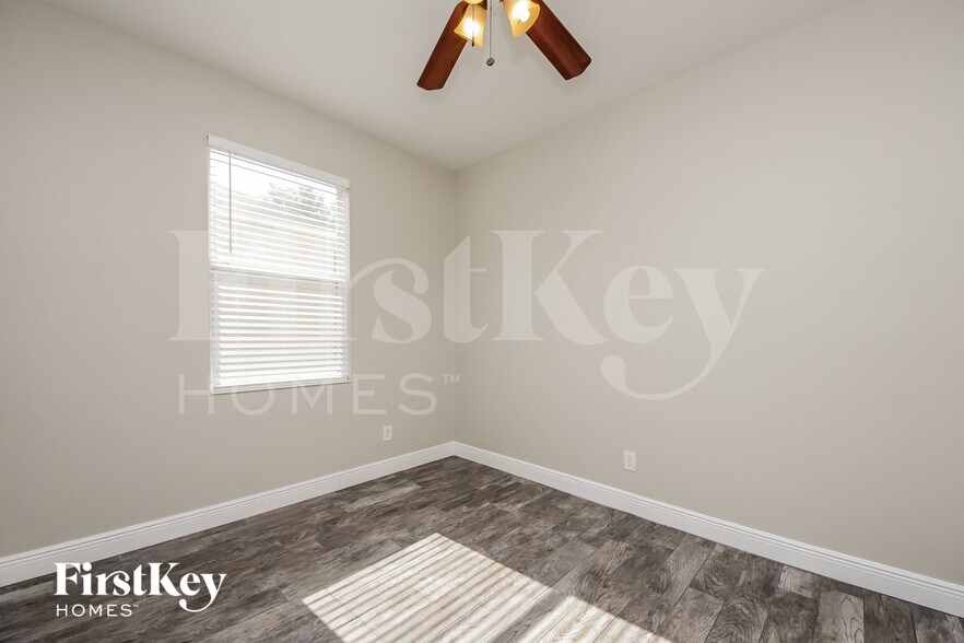 Building Photo - 9953 Shadow Creek Dr