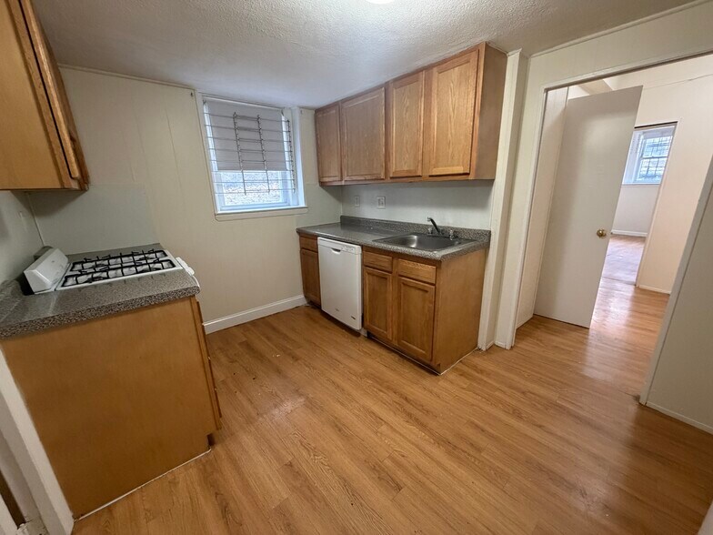 Building Photo - 131 Sutherland Rd