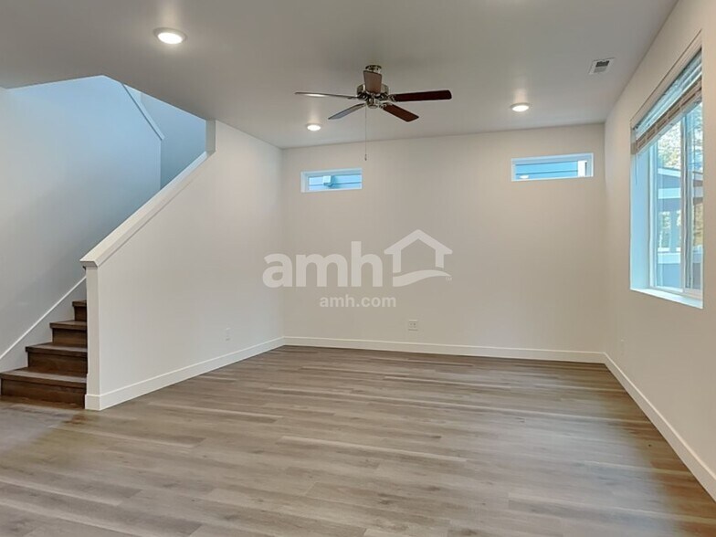 Building Photo - 7706 Brenden St SW