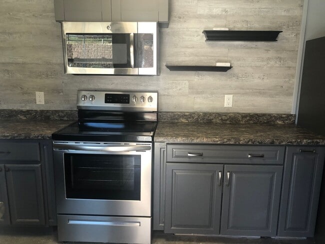 Building Photo - Pioche Mining Town 2 Bedroom Home