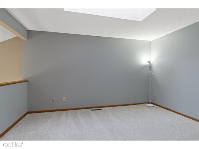 Building Photo - 2 br, 2 bath Townhome - 2056 Willow Cir