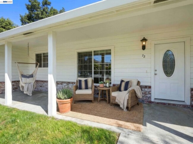 Building Photo - 72 Orchard Ct