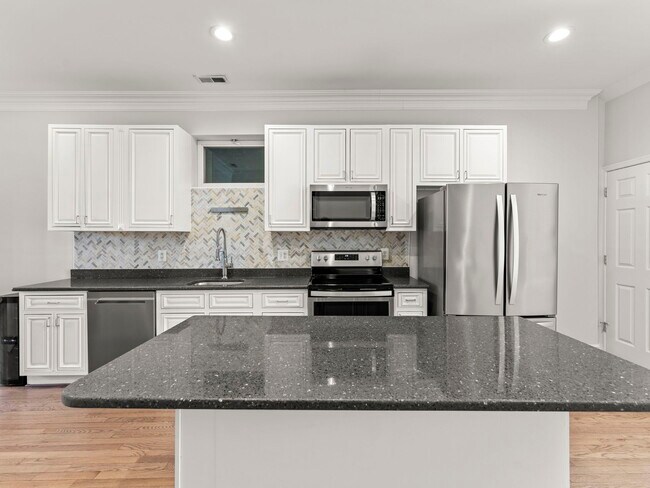 Building Photo - 1215 Otis Pl NW