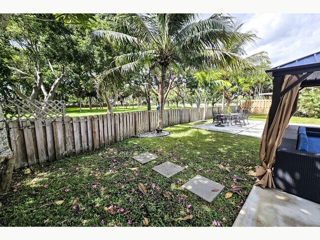 Building Photo - 14740 SW 108th Terrace