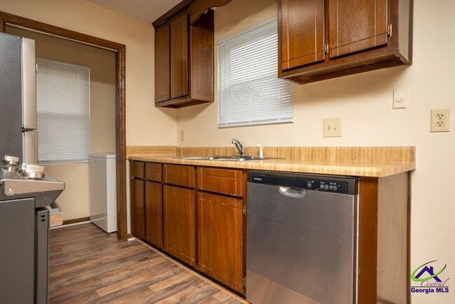 Building Photo - 420 Westcliff Cir