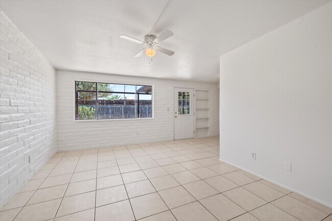 Building Photo - Eastside Spacious home