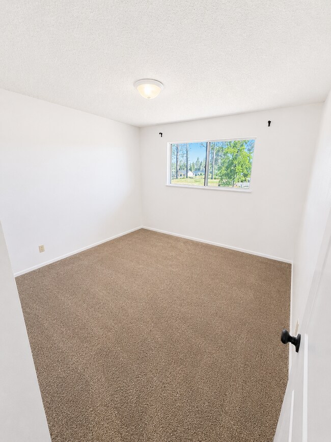 Building Photo - 3BR Cul-de-Sac Home w/ Solar, Water Softener, and Large Yard
