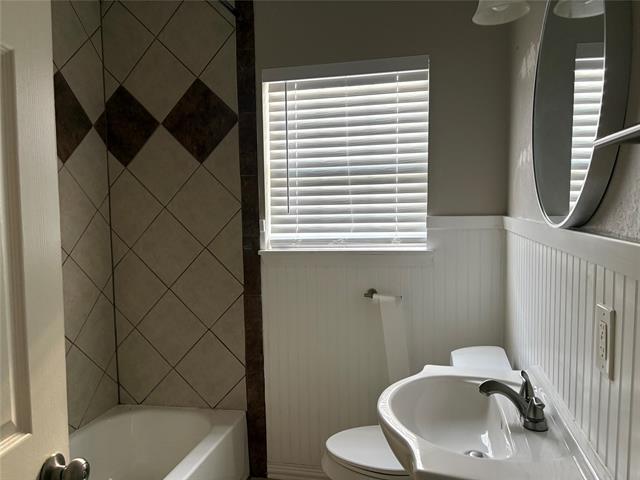 Building Photo - 5704 Hiett Ct