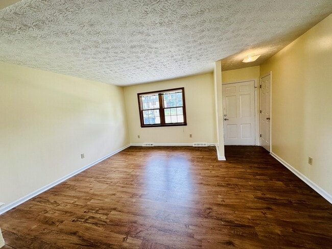 Building Photo - 3669 Sundart Dr