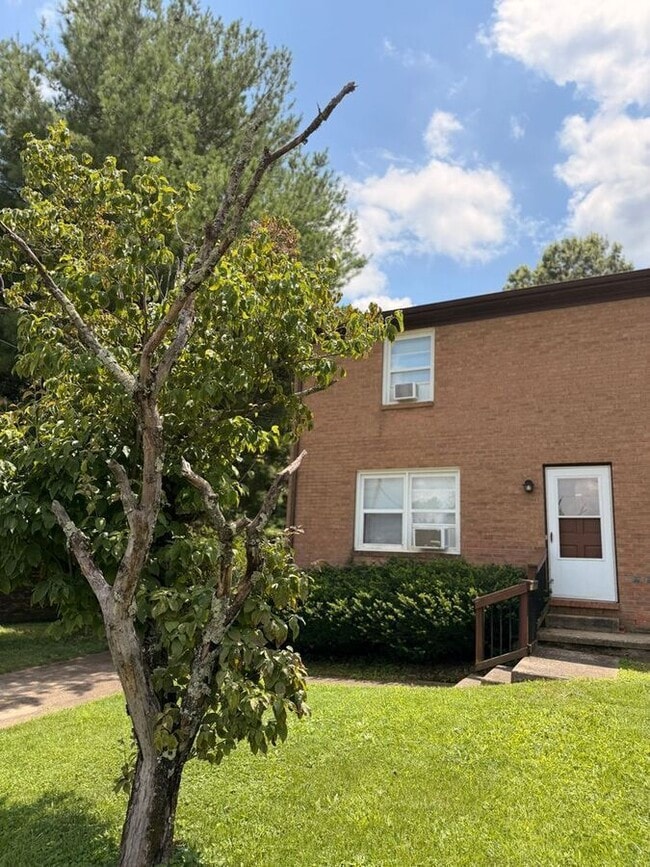 Building Photo - 314 Walters Ln