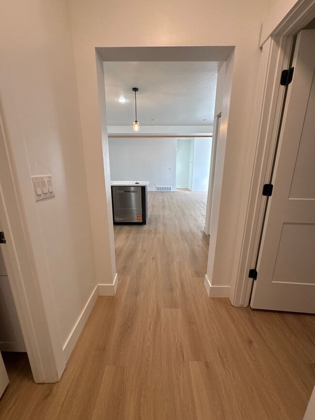 Building Photo - 729 W 350 N