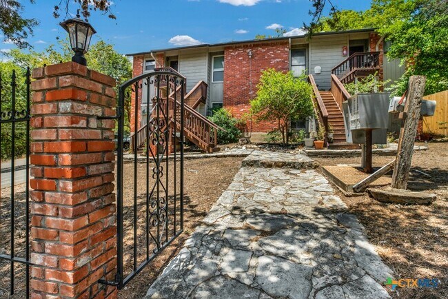 Building Photo - 430 Lindsey St