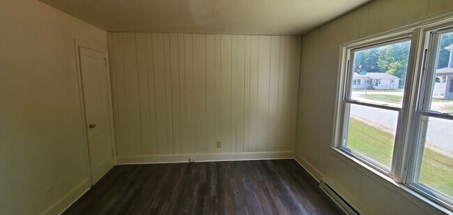 Building Photo - 2400 Maywood St
