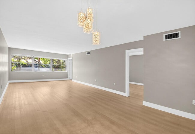 Building Photo - 2018 SW 29th Ct