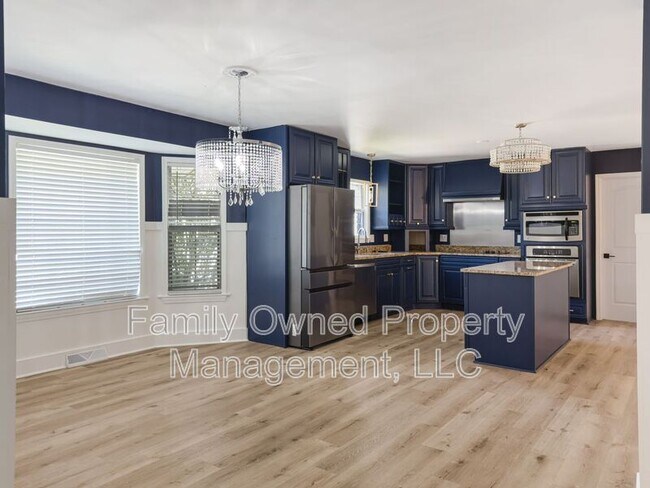 Building Photo - 23 Shadowmoss Pkwy