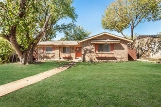 Building Photo - 2121 Travis Dr