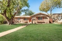 Building Photo - 2121 Travis Dr