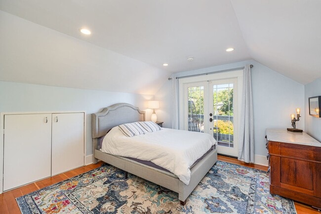 Building Photo - Sunset Hill Home