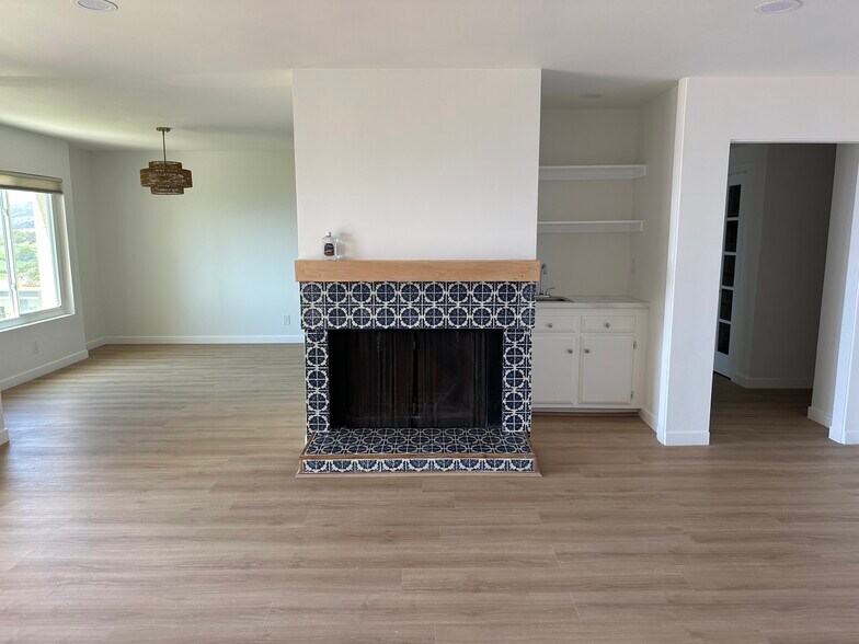 Building Photo - 3200 La Rotonda Dr