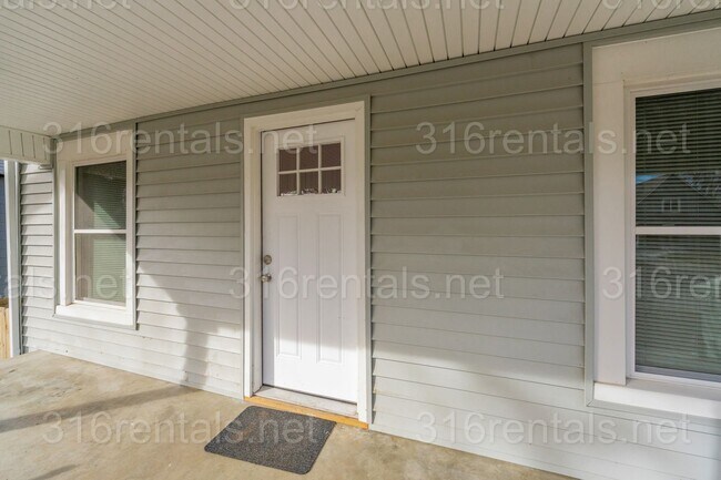 Building Photo - $850 - 1 bed 1 bath - Beautiful newly renovated Multi-family home located in Delano