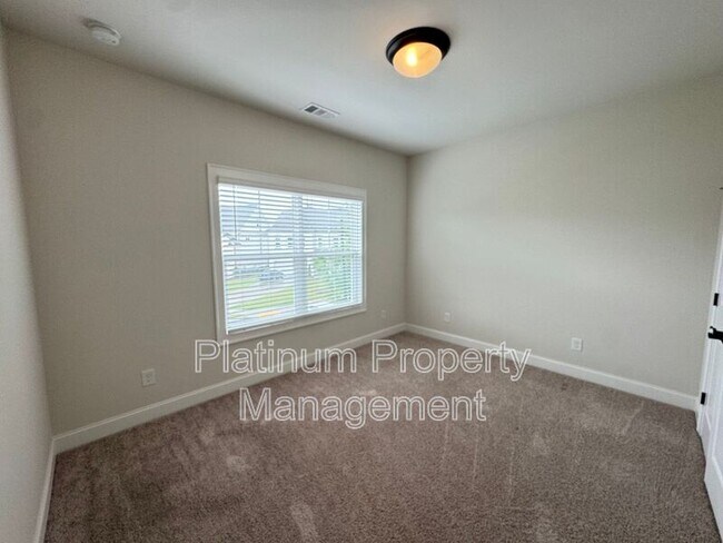 Building Photo - 705 Fieldcrest Park Ln