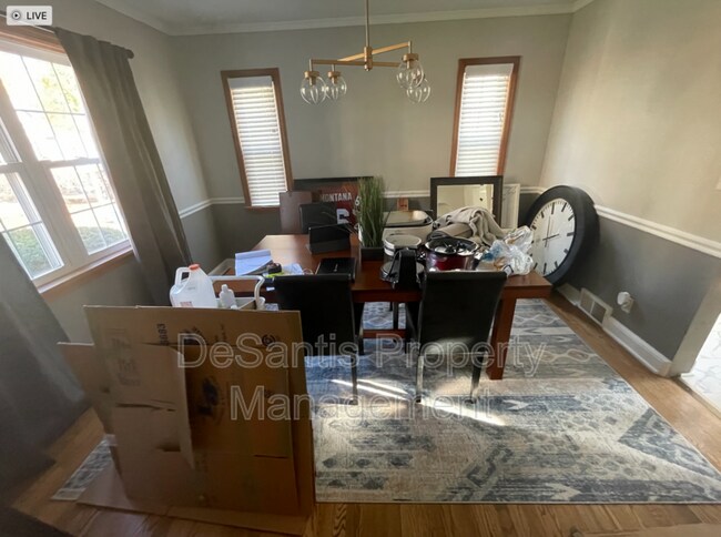 Building Photo - 811 California Ave