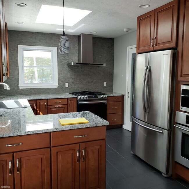 Building Photo - 3 br, 3.5 bath House - 416 De Armond Rd