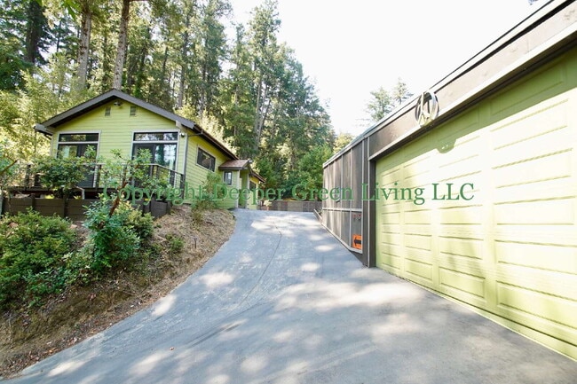 Building Photo - 2 Bedroom Woodacre Home with Views!