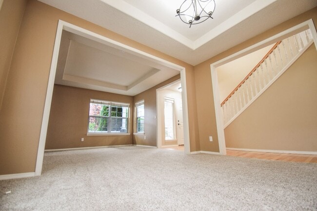 Building Photo - Move In Special!  $1000 Off!  Beautiful Spacious Home!