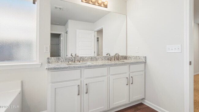 Building Photo - 4028 Silver Spur Rd