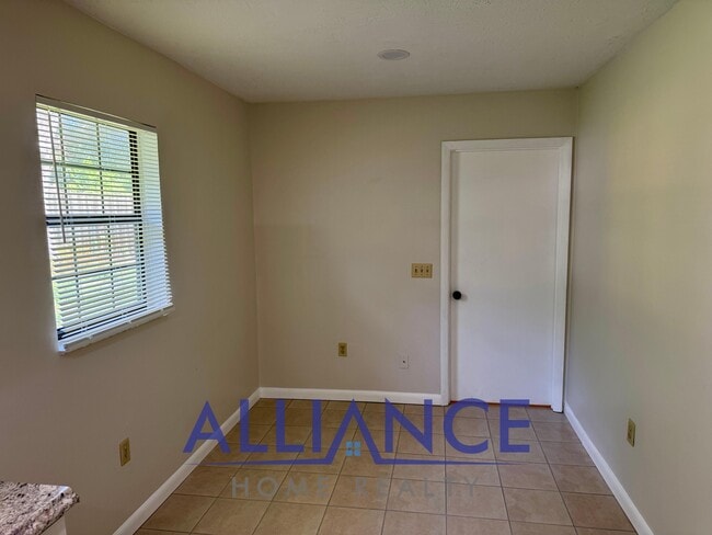 Building Photo - 2609 Sedgefield Ave