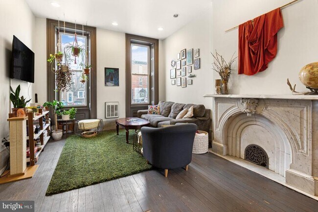 Building Photo - 2318 E York St