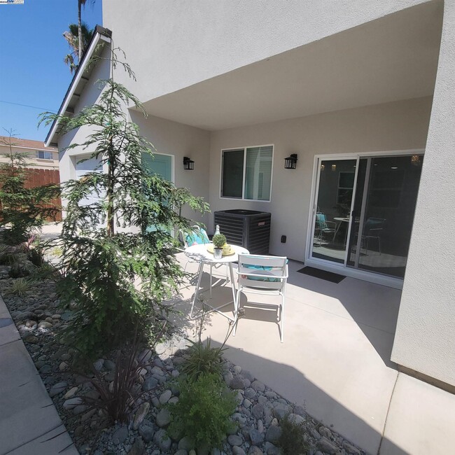 Building Photo - 2627 Beaumont St