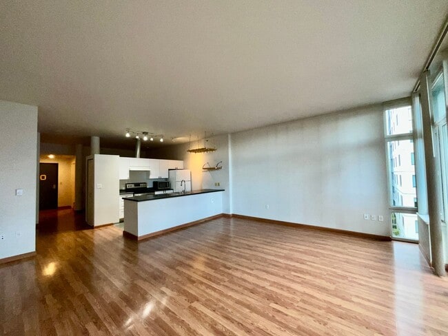 Building Photo - Urban 1-Bedroom Apartment in Downtown Seattle