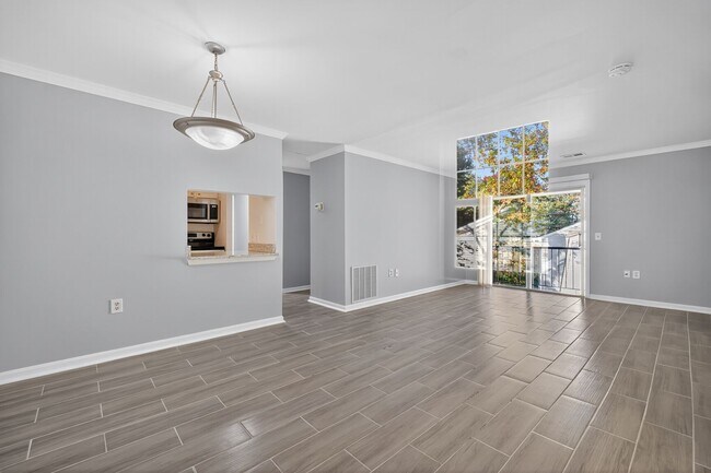 Building Photo - 18318 Streamside Dr